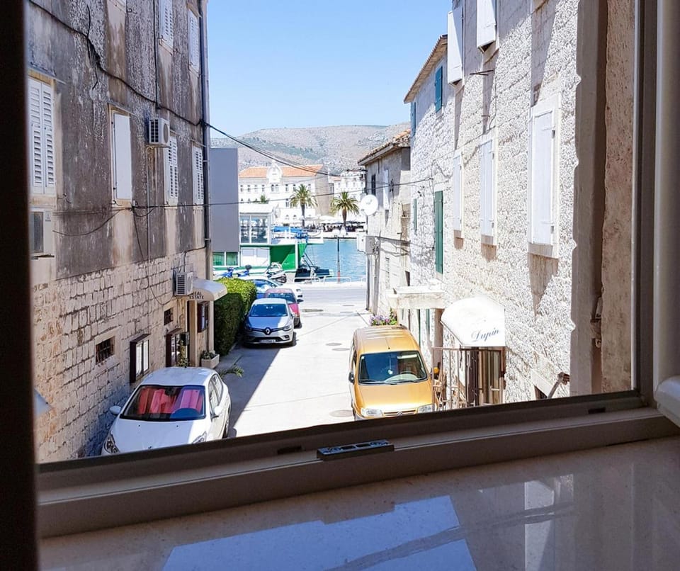 City view, Sea view, Street view, Location
