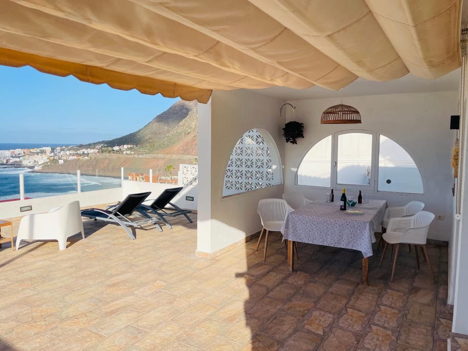 Balcony/Terrace, Dining area, Mountain view, Sea view, sunbed