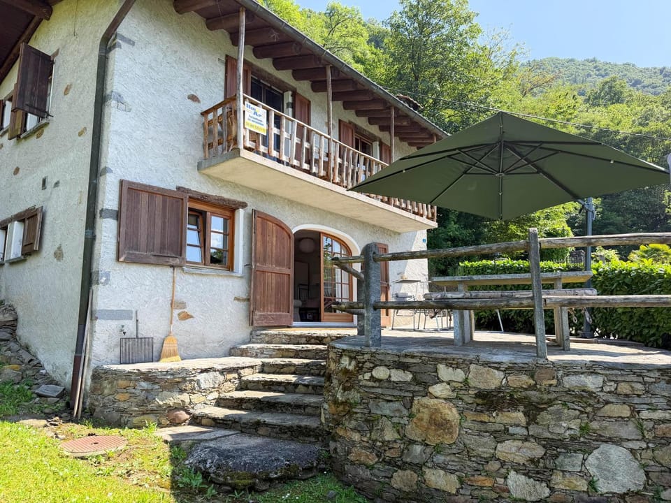 Casa Mathey by HolAp SA House in Locarno