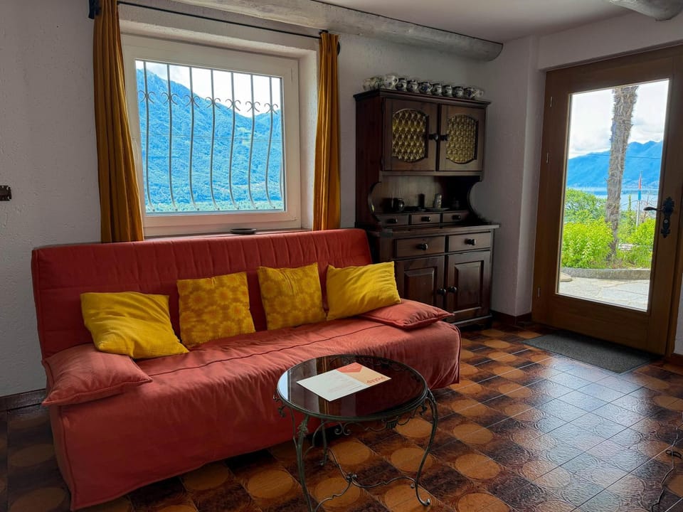 Casa Ai Vigneti by HolAp SA House in Locarno