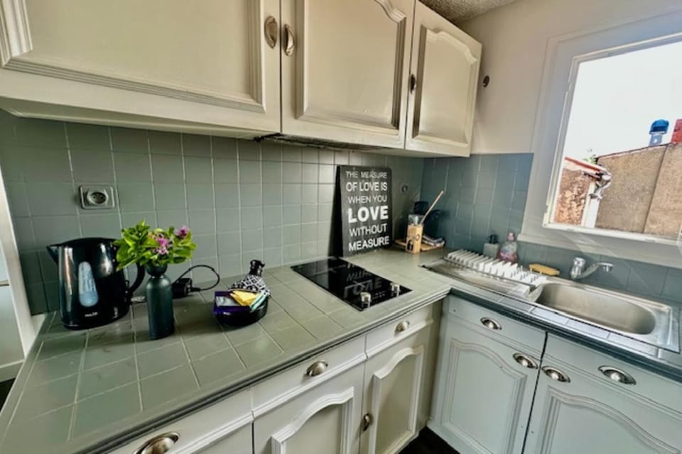 Beautiful studio with balcony near the Old Port Apartment in La Rochelle