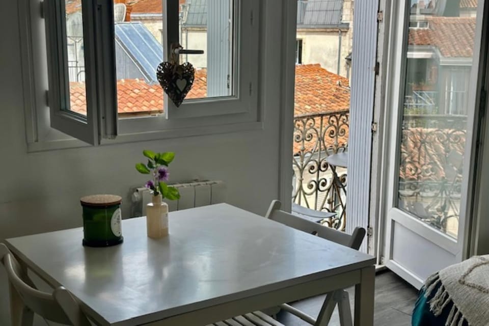 Beautiful studio with balcony near the Old Port Apartment in La Rochelle