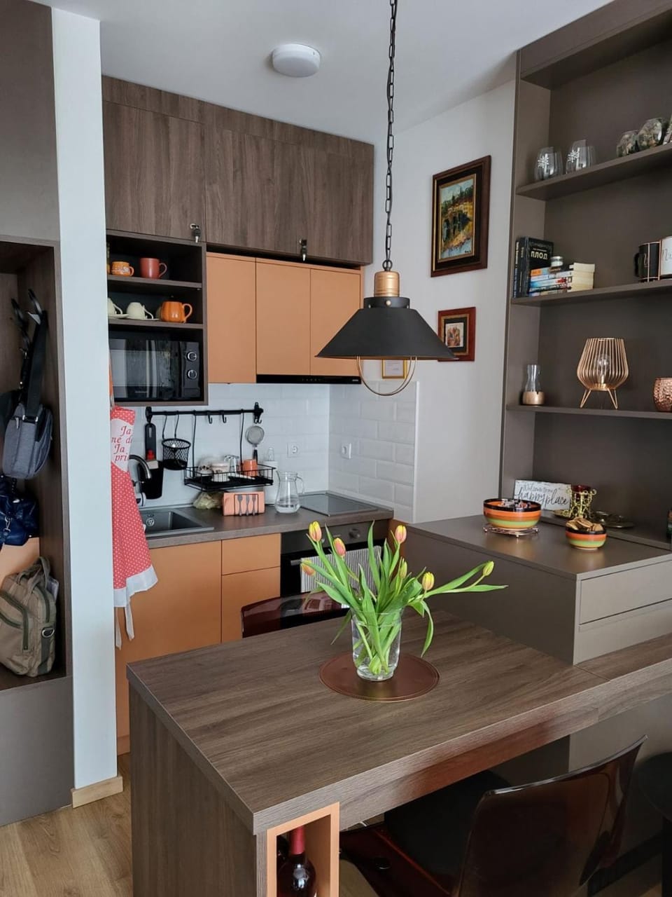 Kitchen or kitchenette, Dining area, minibar, pet friendly