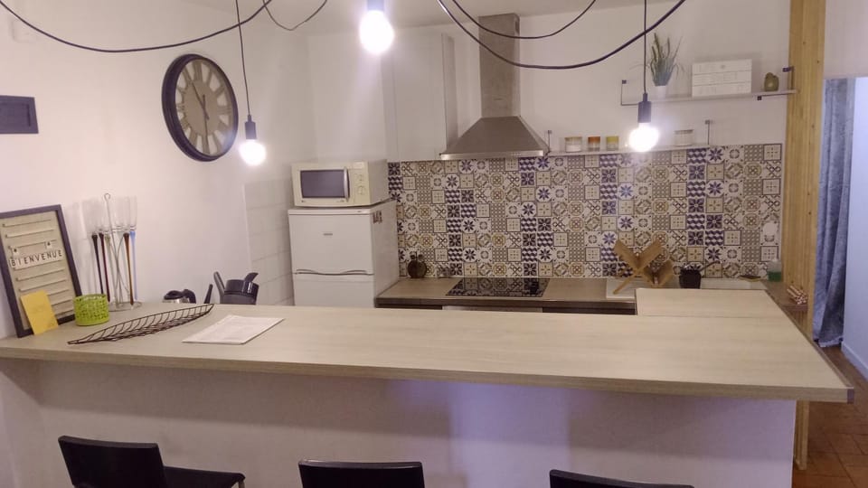 Kitchen or kitchenette, stove