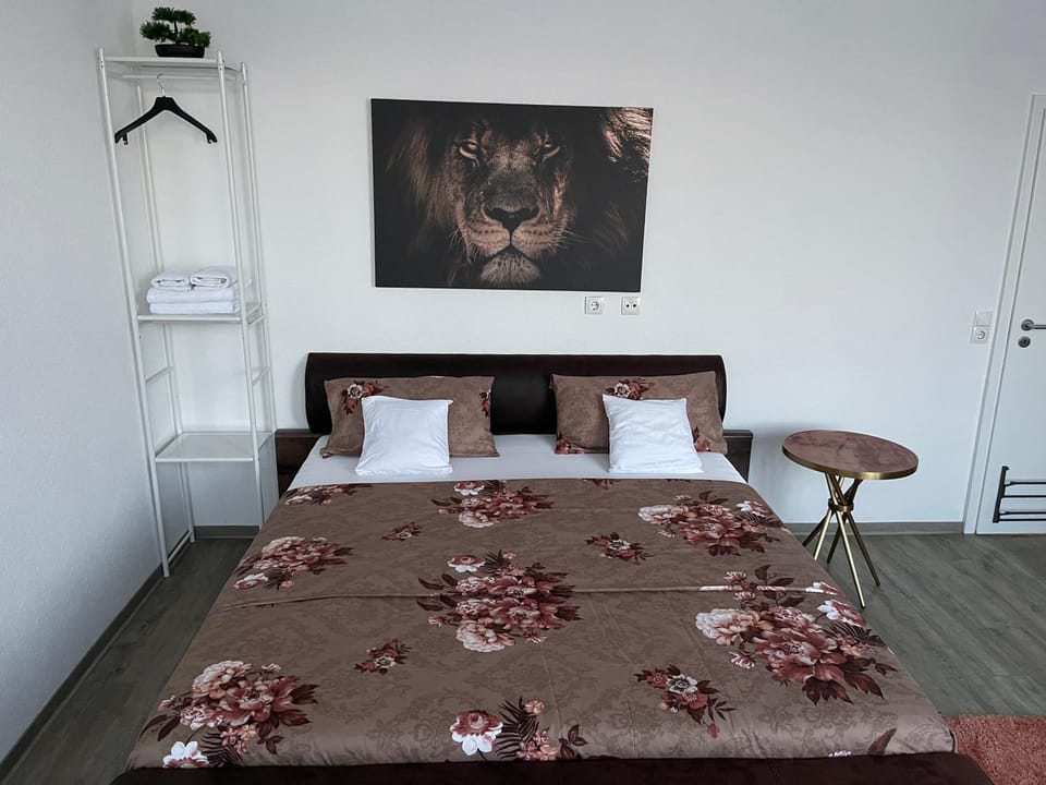 5 Bedroom Apartment in Kassel City Center Perfect for groups and families Apartment in Kassel