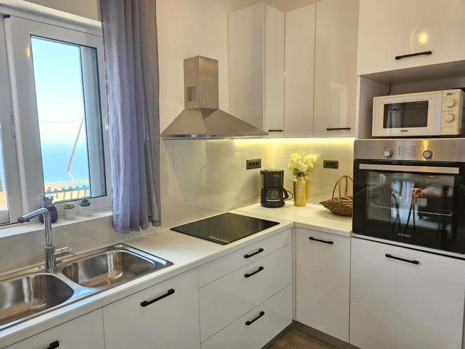 Kitchen or kitchenette, oven, stove