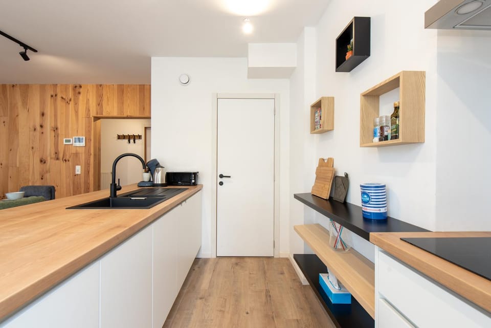 Kitchen or kitchenette, kitchen, kitchen