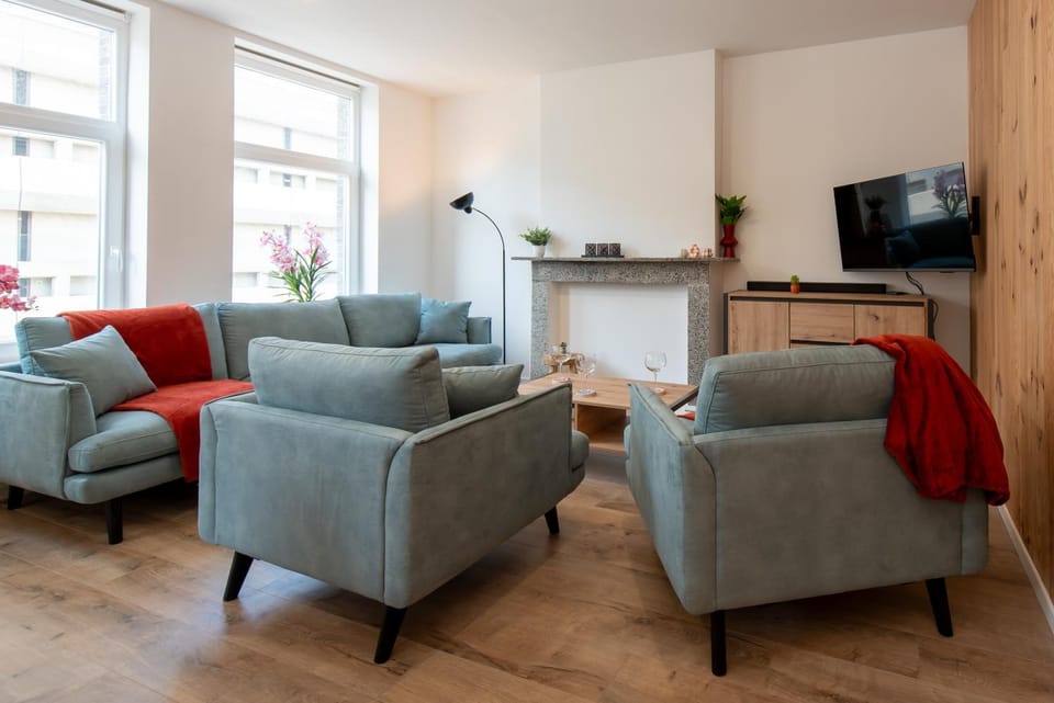 Communal lounge/ TV room, TV and multimedia, Living room, Seating area