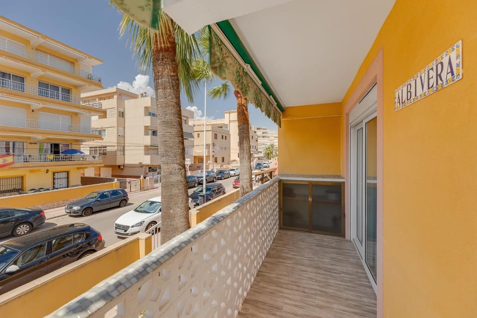 Balcony/Terrace, Street view