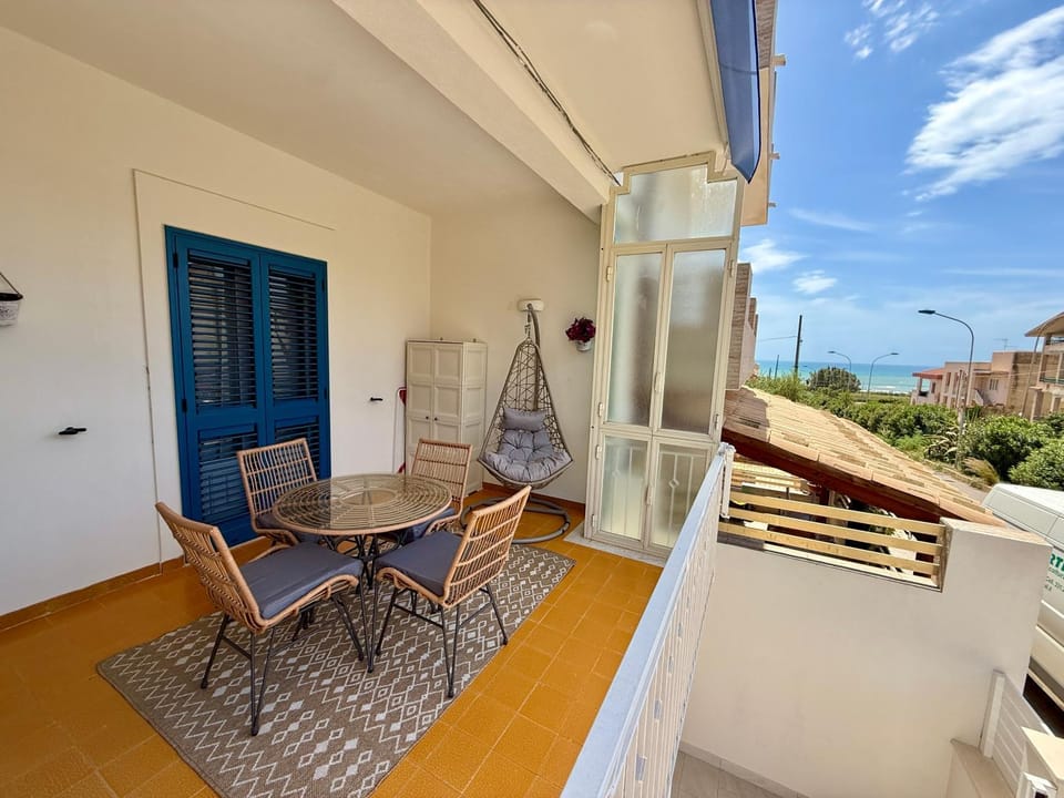 View (from property/room), Balcony/Terrace
