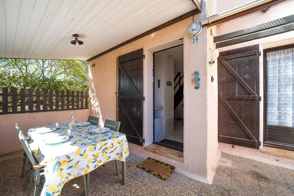 Patio, Dining area
