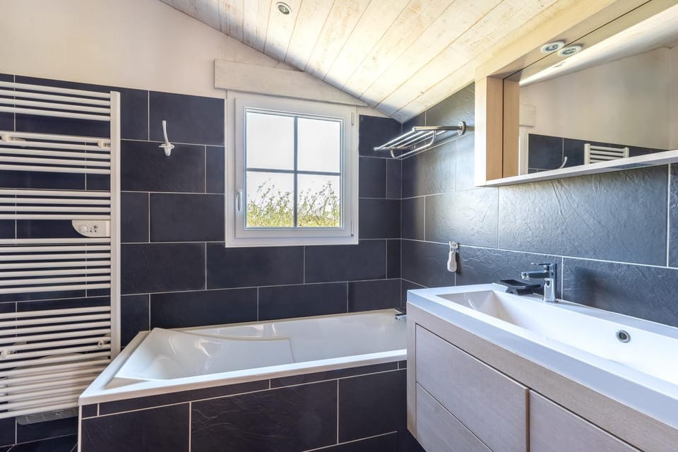 Bathroom, Bath