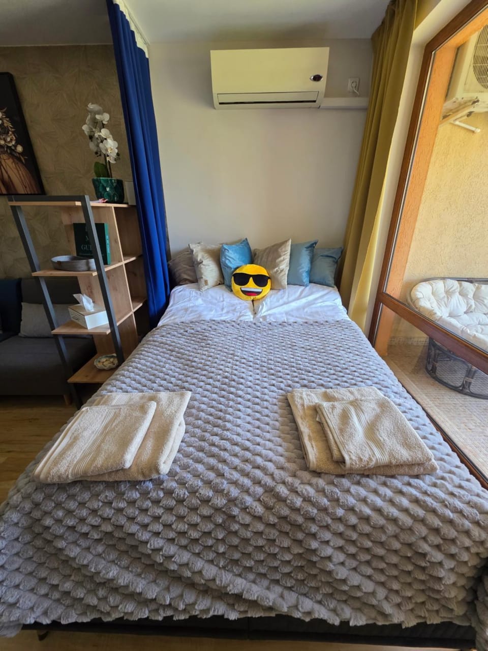 Bed, air conditioner
