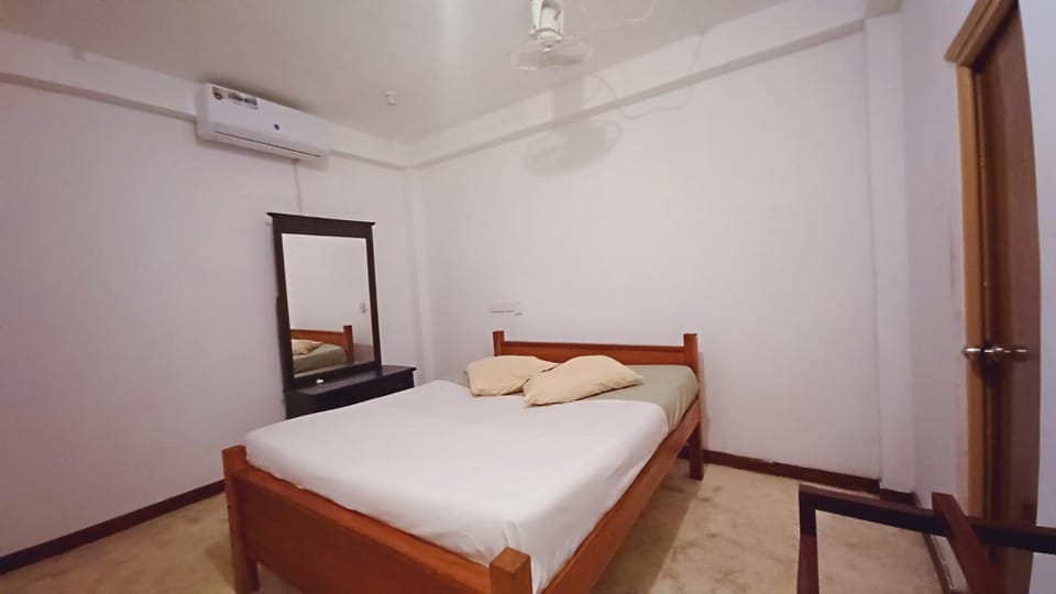 Bed, Photo of the whole room, Bedroom, air conditioner