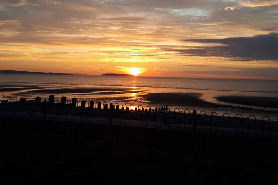 Between the Mountains and the Sea House in Wales