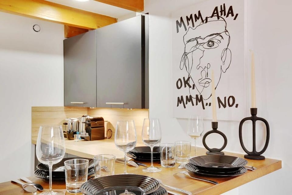 Kitchen or kitchenette, Dining area, stove