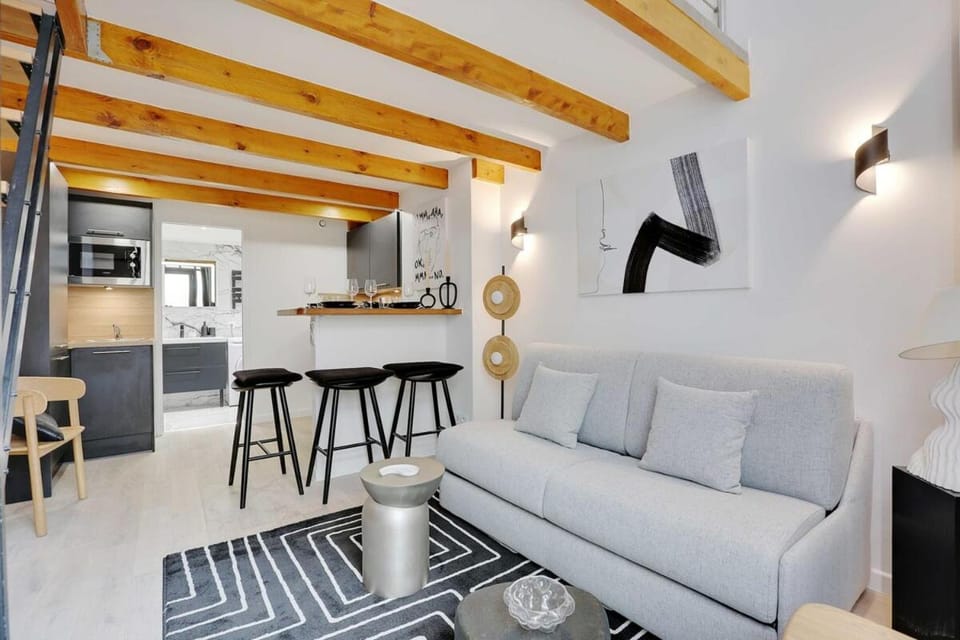 Living room, Seating area, Dining area, stove