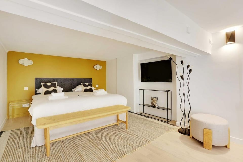 Bed, Photo of the whole room, Bedroom