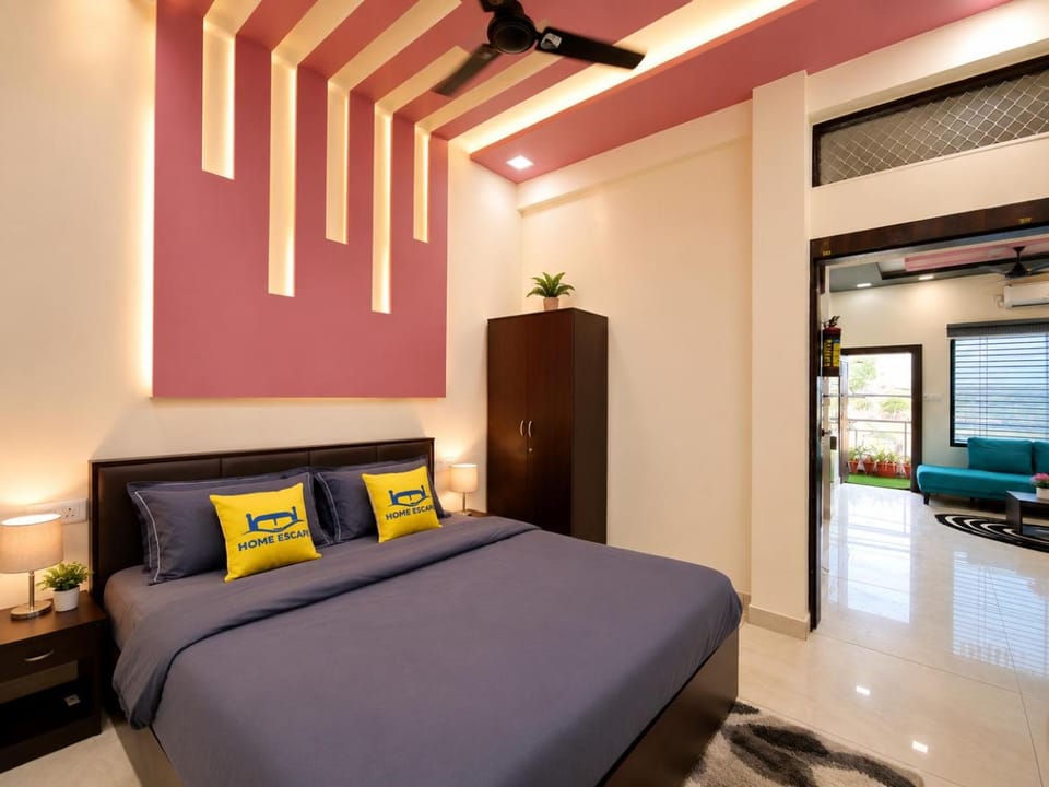 Photo of the whole room, Bedroom