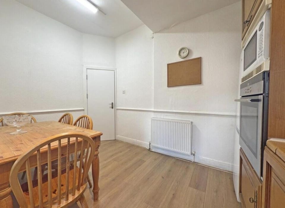 Spacious 4 Bedroom Apartment in Ealing Apartment in London Borough of Ealing