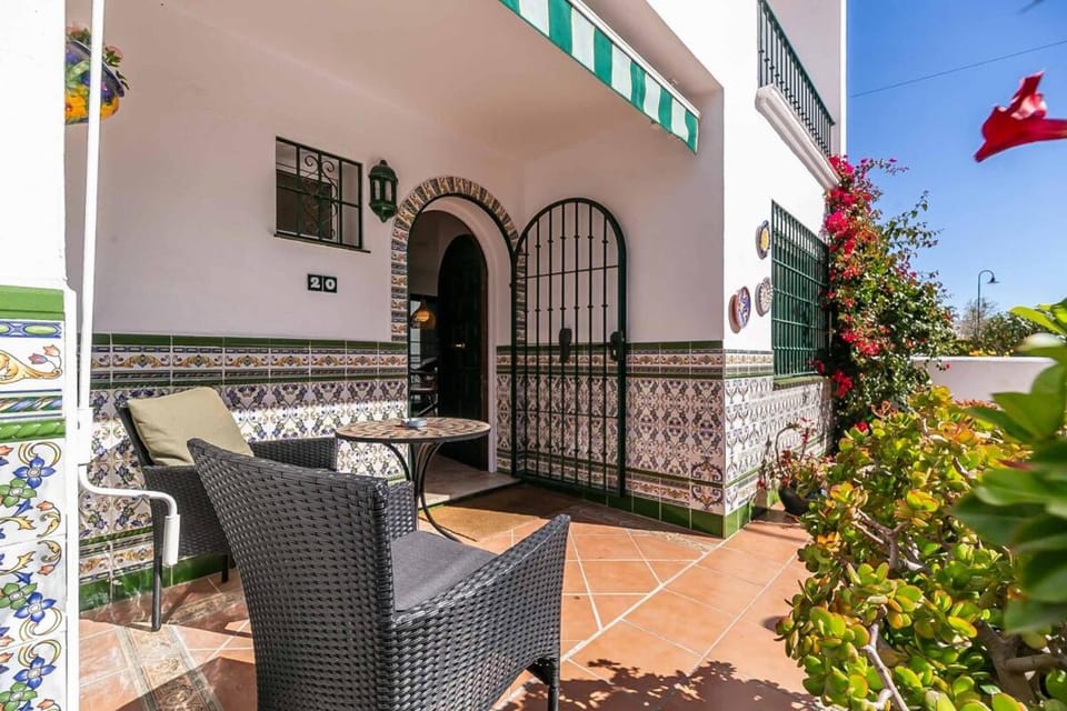 125- Beautiful Andalusian House with Private Patio House in Costa del Sol