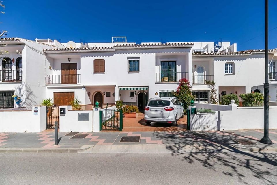 125- Beautiful Andalusian House with Private Patio House in Costa del Sol