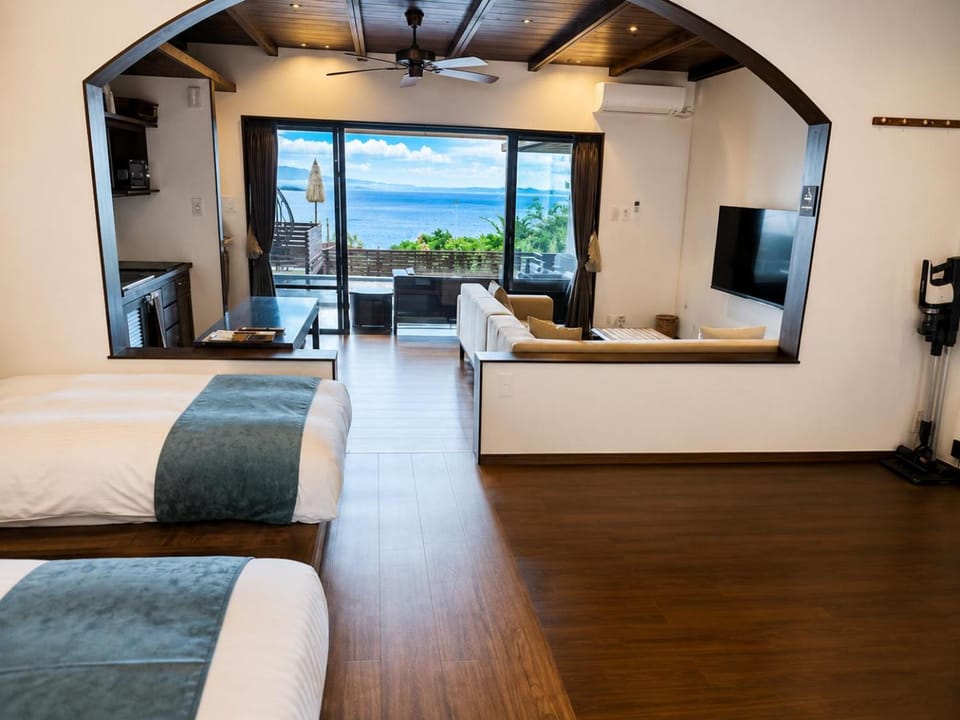 Bed, Natural landscape, TV and multimedia, Living room, Photo of the whole room, Seating area, Bedroom