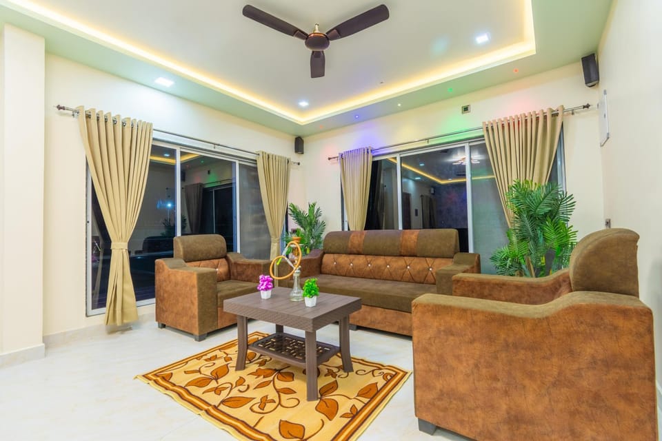 TV and multimedia, Living room, Seating area, air conditioner