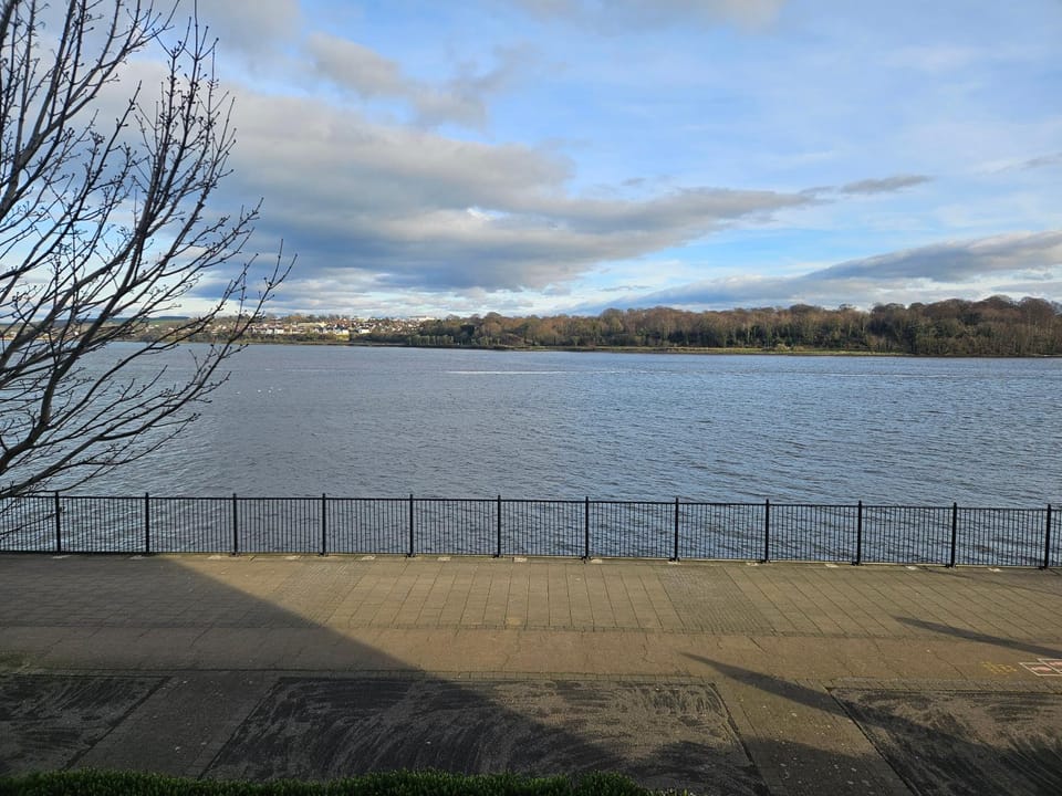 Spacious Riverfront Apartment Apartment in Londonderry