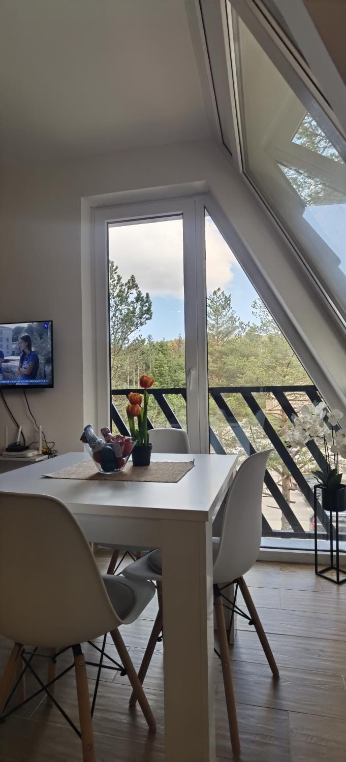 Natural landscape, TV and multimedia, View (from property/room), Living room, Seating area, Dining area