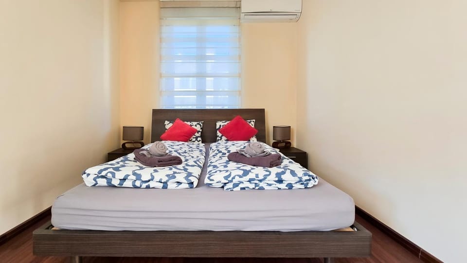 Bed, Bedroom, air conditioner