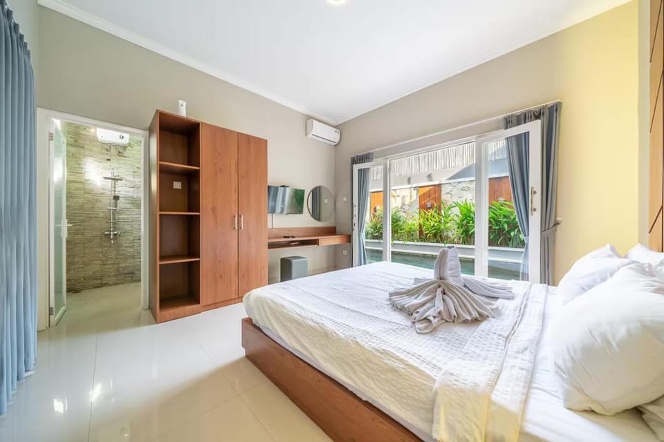 Modern 3BDR Villa - Between Canggu & Seminyak Villa in North Kuta