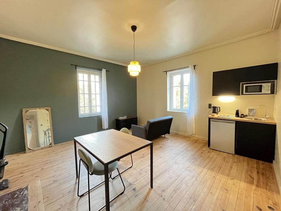 Studio rénové dans une charmante résidence Apartment in Saint-Étienne