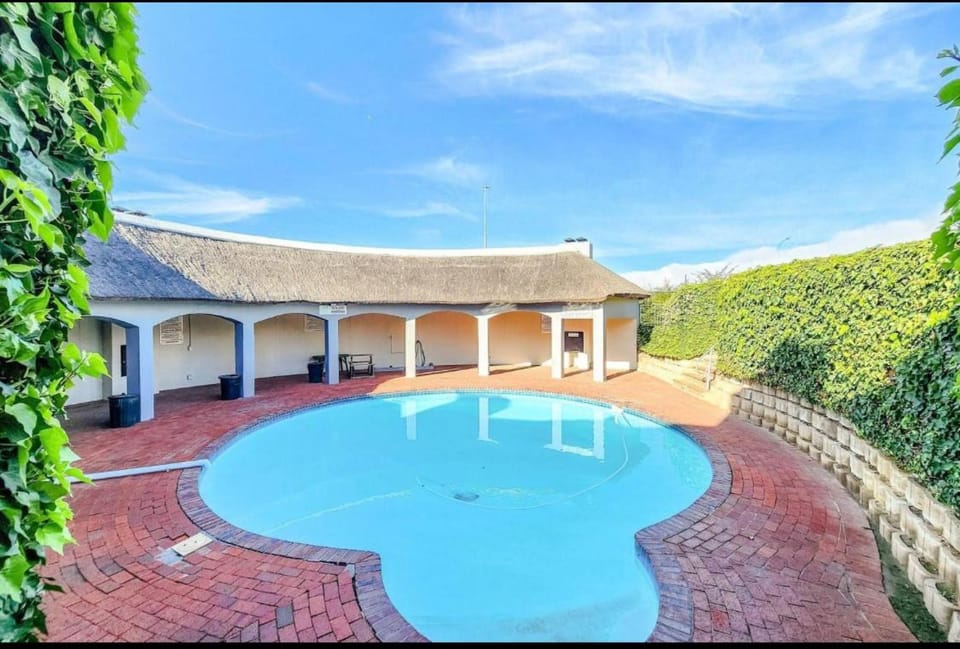 One Bedroom Loevenstein Apartment in Cape Town