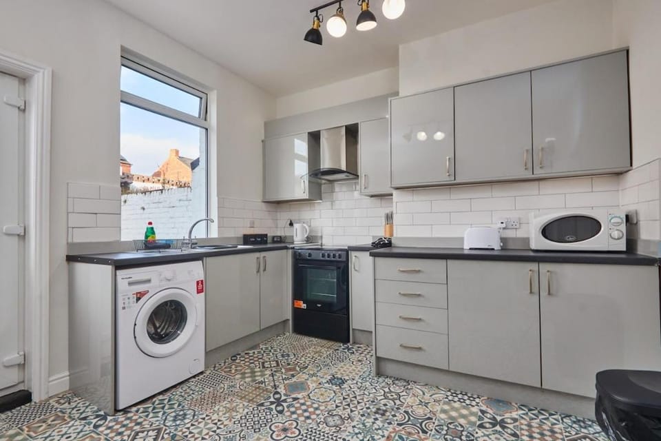 Cosy Stay on Brighton Road - Street Parking House in Darlington