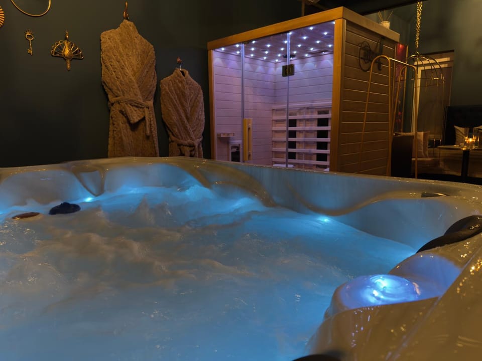 Hot Tub, Spa and wellness centre/facilities