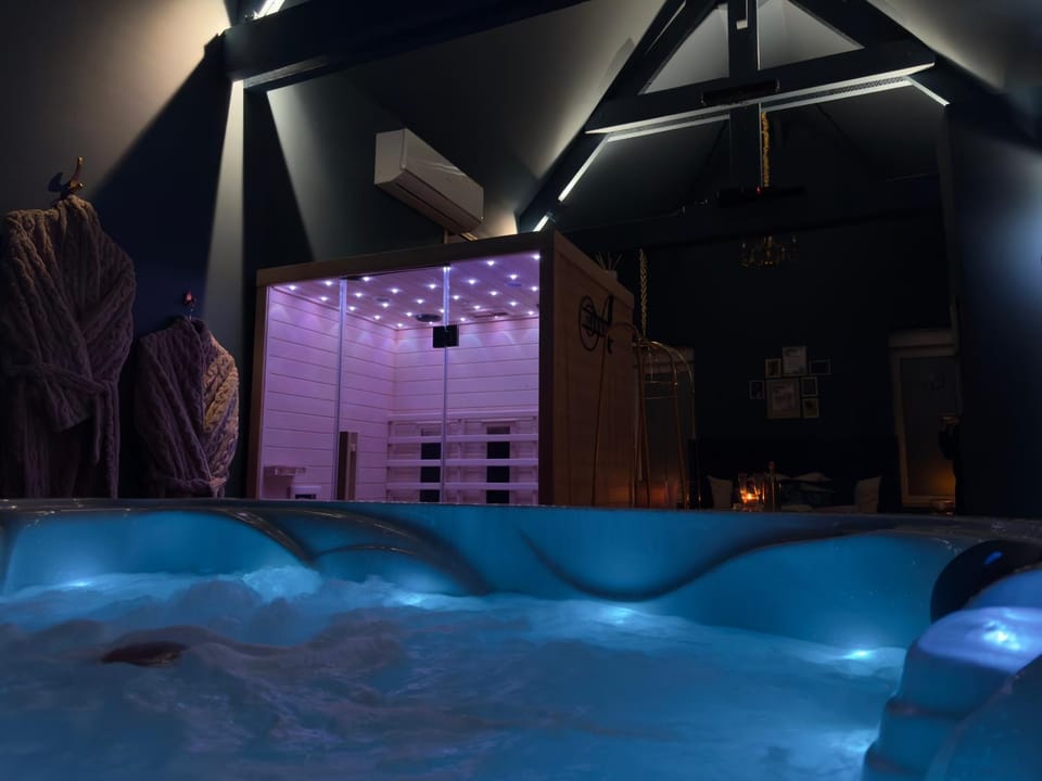 Night, Hot Tub, Hot Tub, Spa and wellness centre/facilities