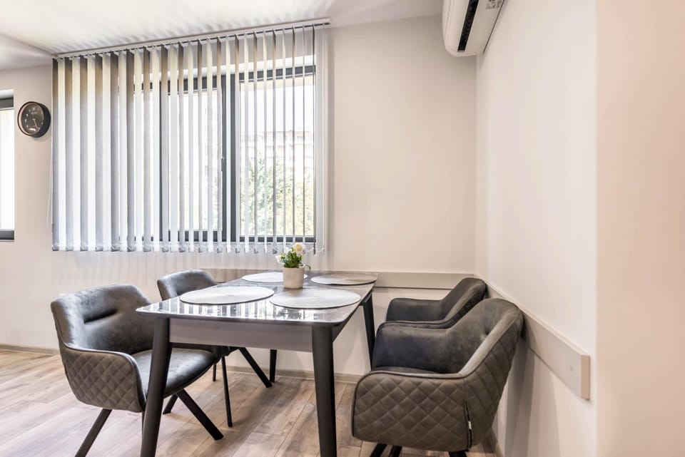 Living room, Seating area, Dining area, air conditioner