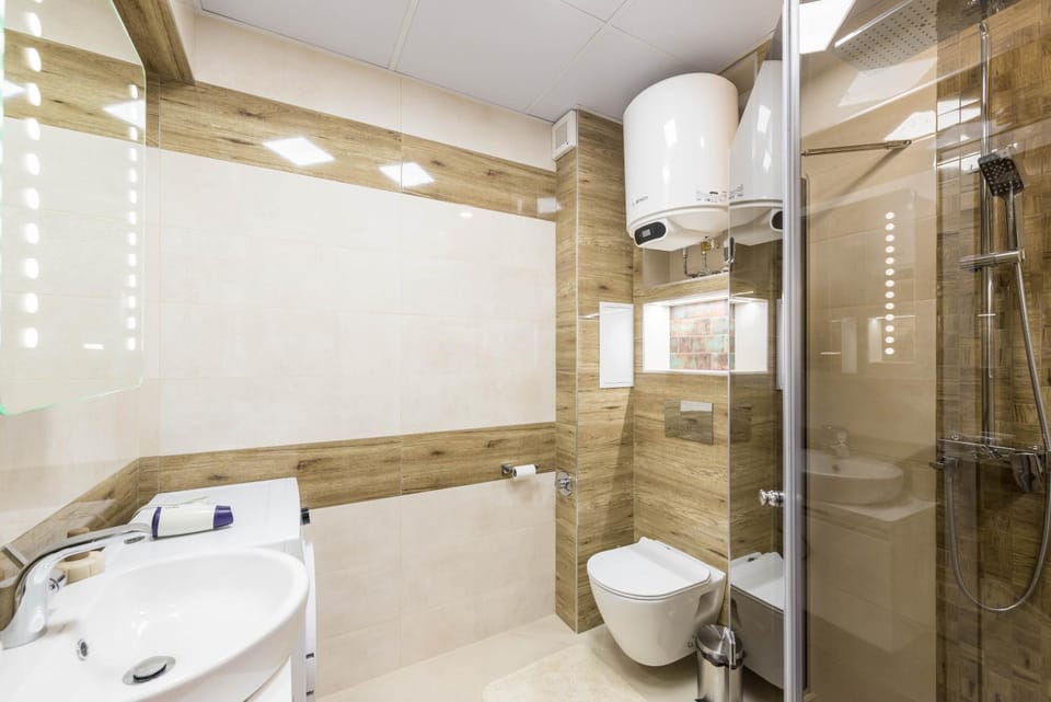 Toilet, Bathroom, towels