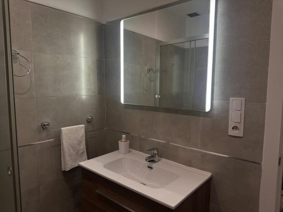 Bathroom, towels
