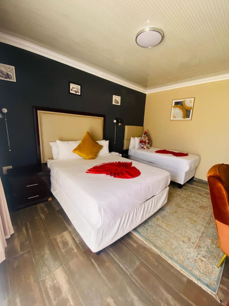 Restaurant/places to eat, Bed, Photo of the whole room, Bedroom, Breakfast