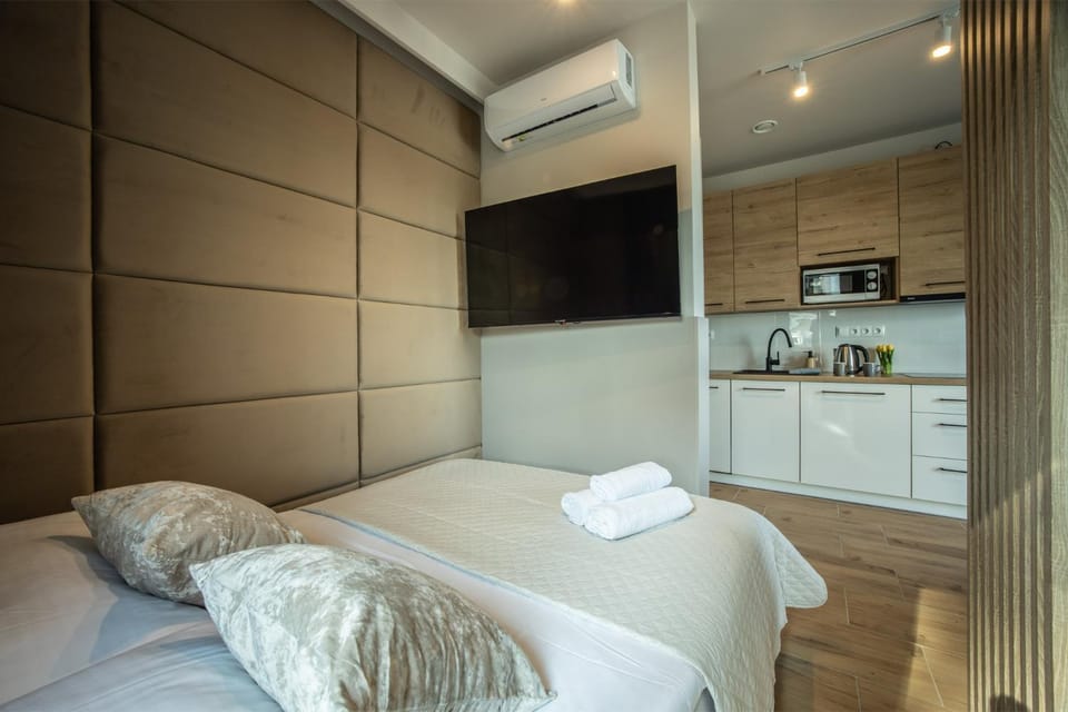 Bed, Bedroom, air conditioner