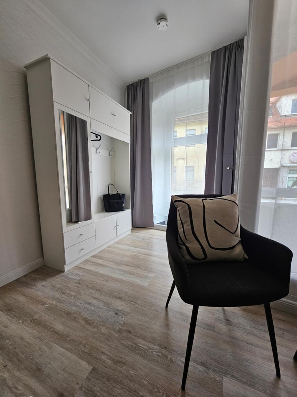 Facade/entrance, wardrobe