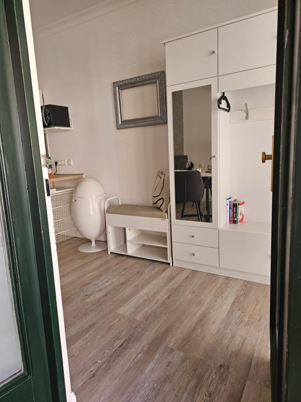 Facade/entrance, Photo of the whole room, wardrobe