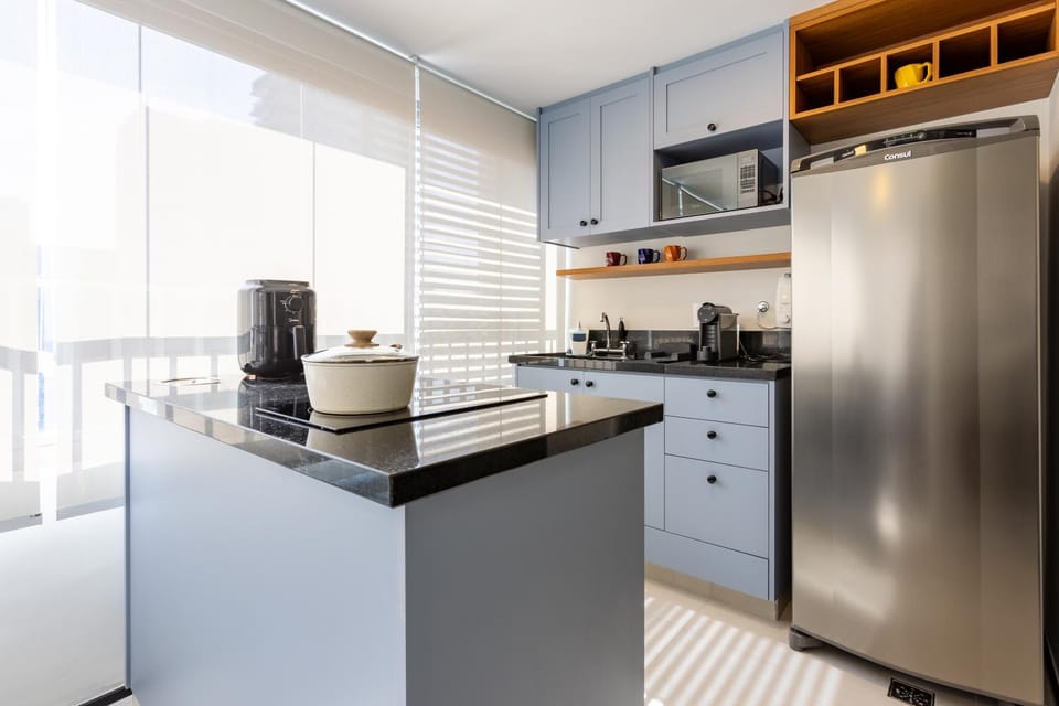 Coffee/tea facilities, Kitchen or kitchenette, stove