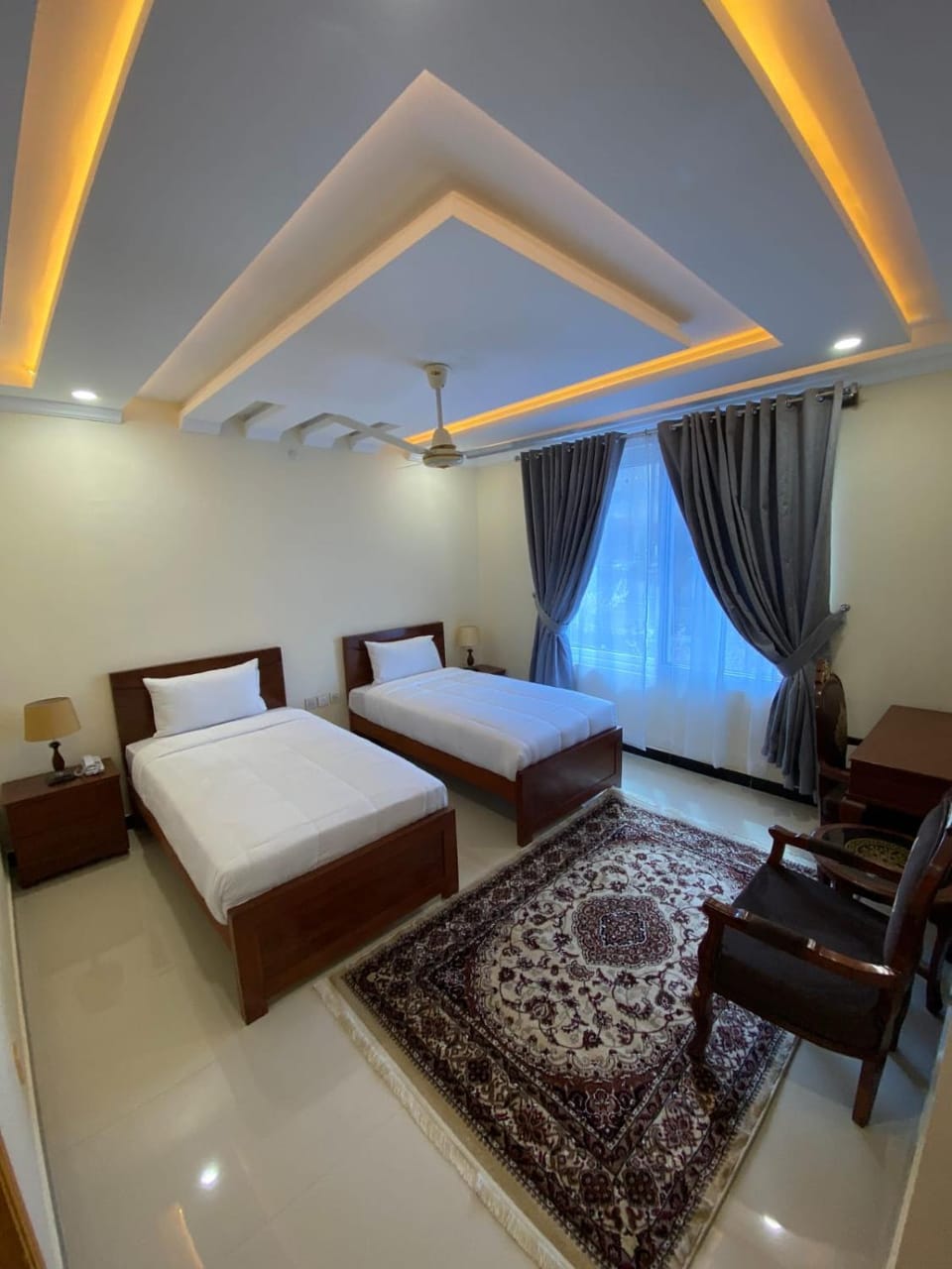 Bed, Photo of the whole room, Seating area, Bedroom