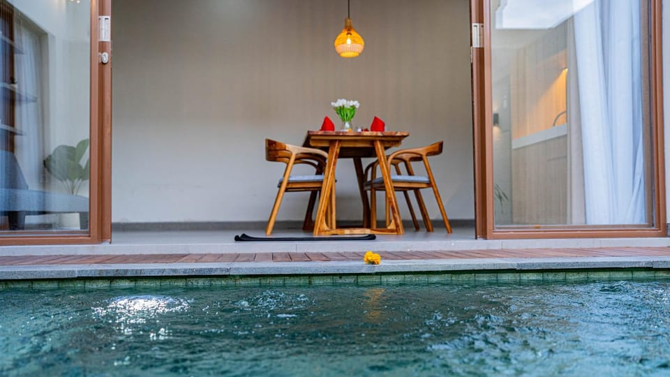 Dining area, Swimming pool