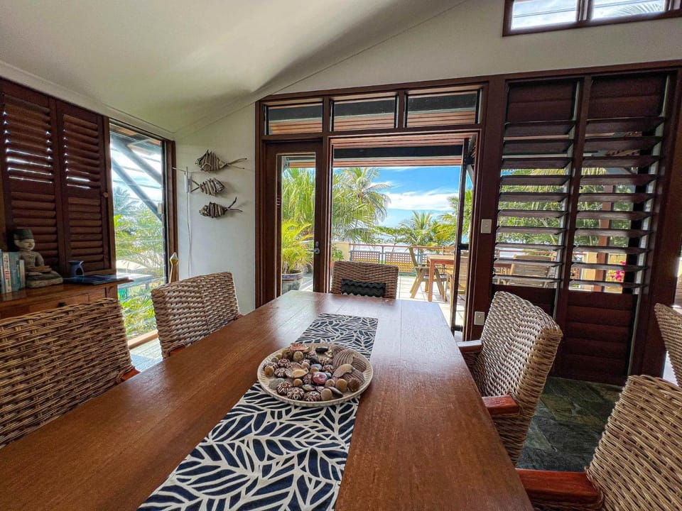 Wongalinga Absolute Beachfront Unit 9 2 Bedroom House in Wongaling Beach