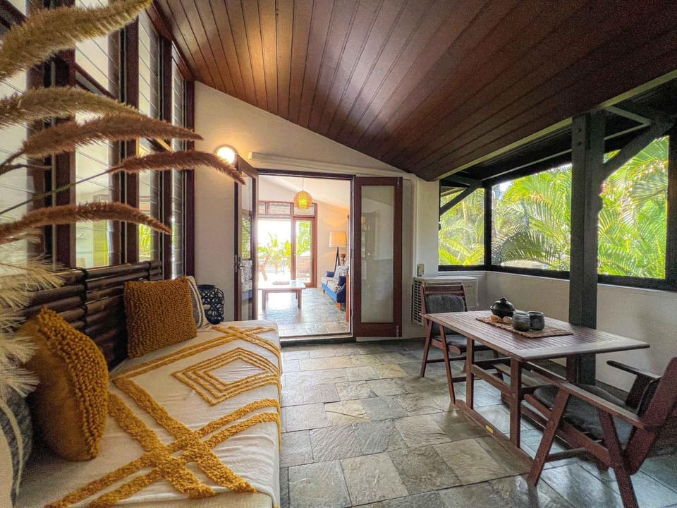 Wongalinga Absolute Beachfront Unit 9 2 Bedroom House in Wongaling Beach