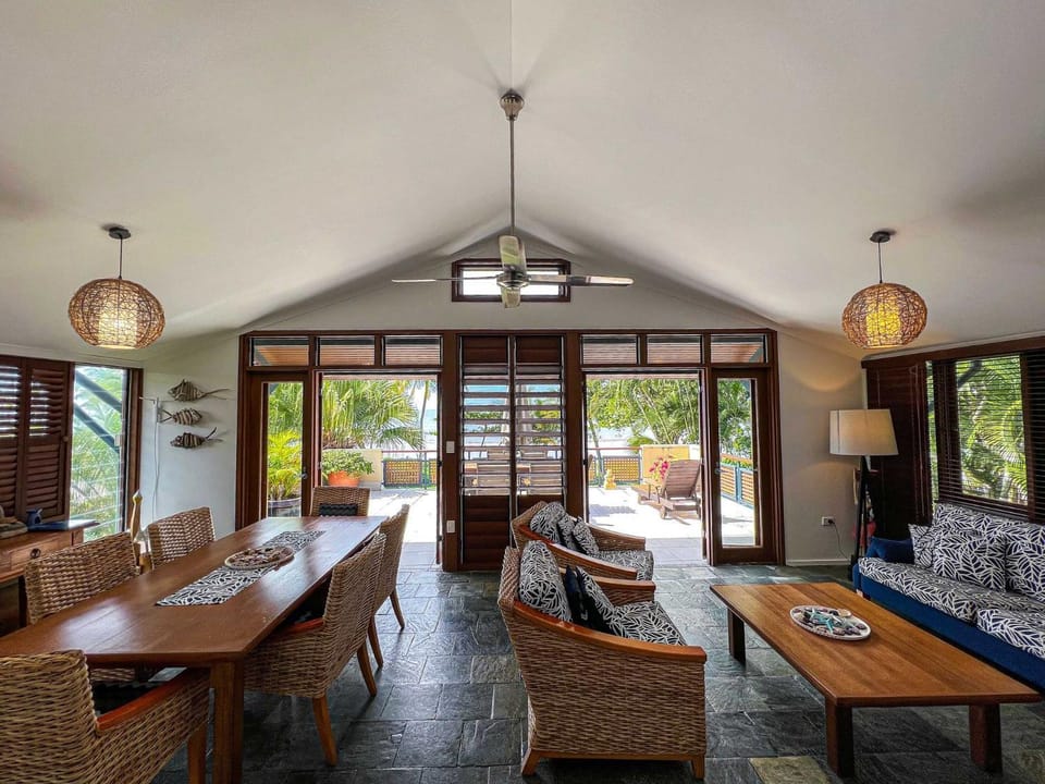 Wongalinga Absolute Beachfront Unit 9 2 Bedroom House in Wongaling Beach